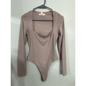 Qinsen Taupe Long Sleeve Bodysuit Scoop Neck Stretch Snap Closure